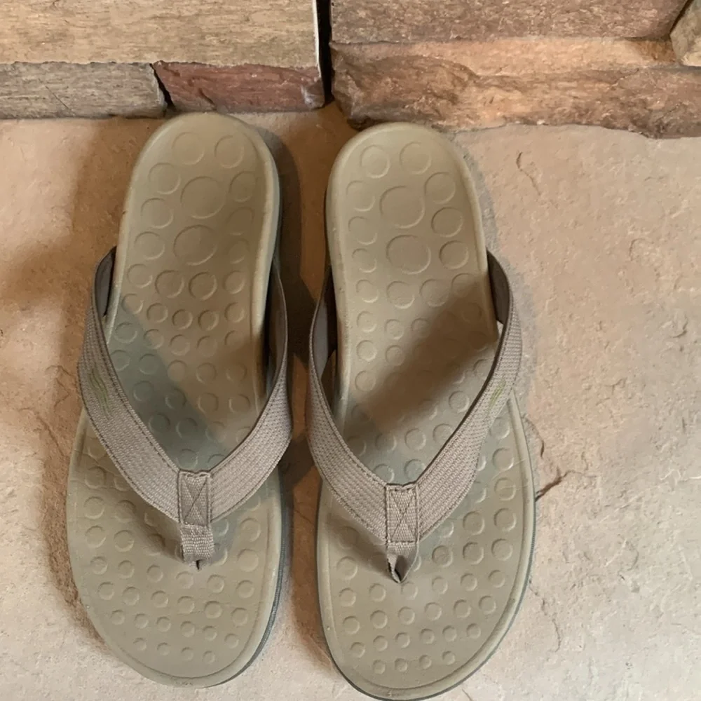 Vionic sz 12(M) or 13 (W) rubber sandals in taupe